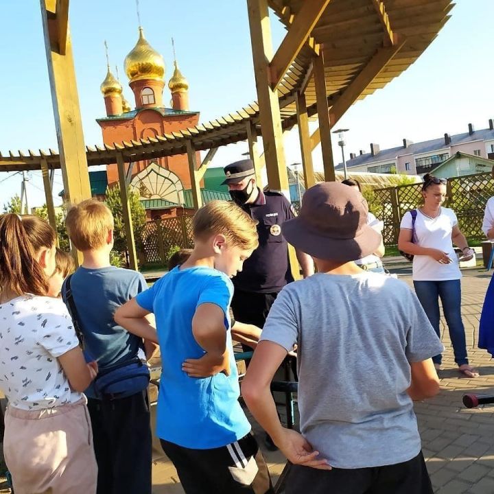 В рамках Шестой Глобальной Недели БДД, в рамках ОПМ «Внимание – дети!» в парке Чкалова была проведена беседа с детьми катающимися на СИМ