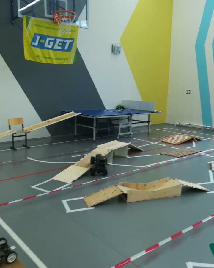 Обучающиеся объединения "Робототехника" Центра детского творчества приняли участие в инженерном соревновании J-GET DAKAR 2021
