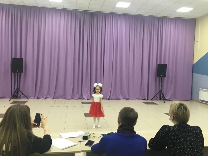 В городе Набережные Челны в Центре культуры «Кызыл-Тау» прошёл отборочный тур регионального конкурса «Свободная сцена-SOLO»