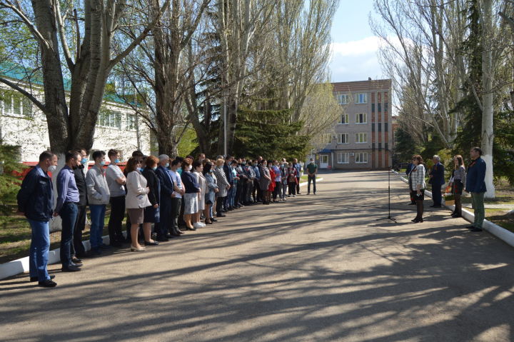 Сегодня в АО «Электросоединитель» провели митинг, посвященный 76 годовщине Победы в Великой Отечественной войне