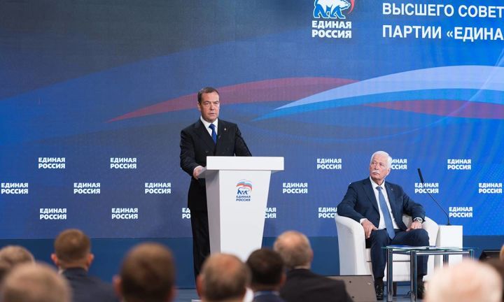 Программа «Единой России» оставалась актуальной все пять лет - Медведев
