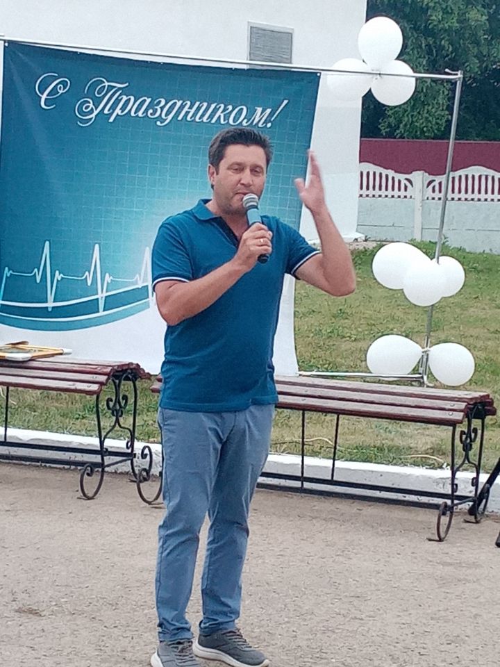 Сегодня медицинские сотрудники Уруссинской ЦРБ отметили профессиональный праздник - День медицинского работника