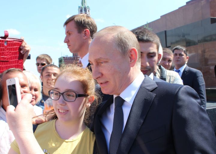 Владимир Путин: Выплату по 10 тысяч рублей получат семьи, где дети пойдут в школу с 6 лет