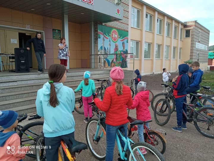 С началом летних каникул коллектив Ютазинского СДК &nbsp;в своей работе акцентирует внимание на работе с детьми, их безопасности