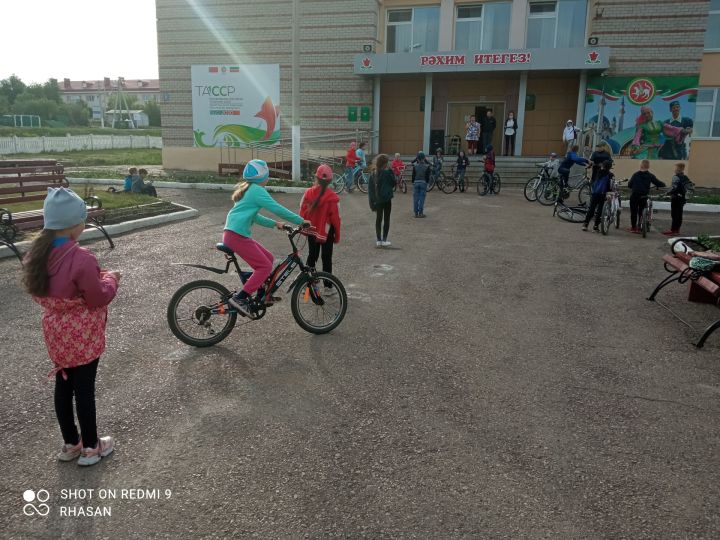 С началом летних каникул коллектив Ютазинского СДК &nbsp;в своей работе акцентирует внимание на работе с детьми, их безопасности