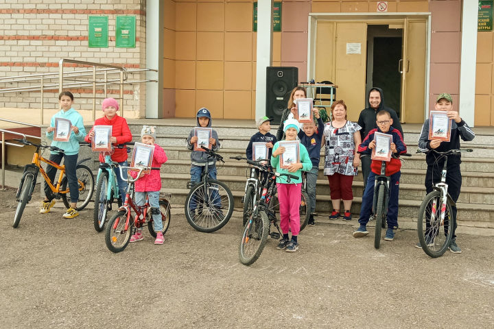 С началом летних каникул коллектив Ютазинского СДК &nbsp;в своей работе акцентирует внимание на работе с детьми, их безопасности