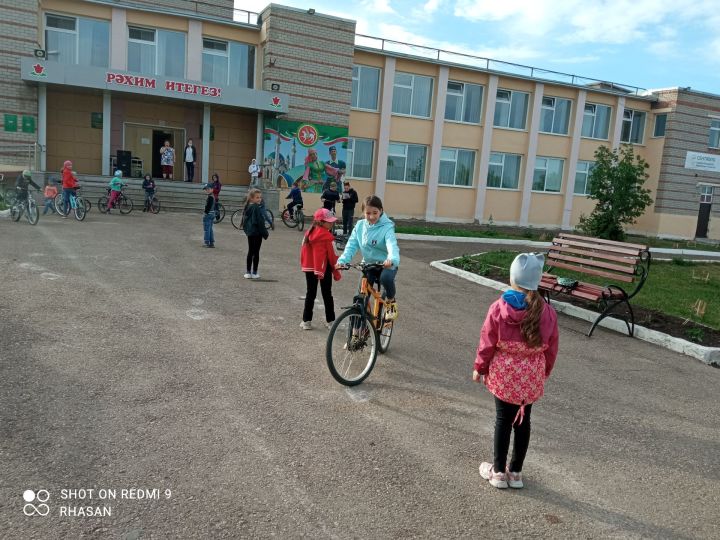 С началом летних каникул коллектив Ютазинского СДК &nbsp;в своей работе акцентирует внимание на работе с детьми, их безопасности