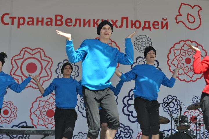 Рустам Минниханов посетит открытие третьего трудового семестра студенческих отрядов Республики Татарстан