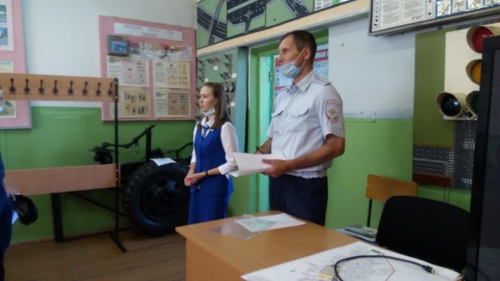 В Татарстане сотрудники Госавтоинспекции провели профилактическую беседу в автошколе