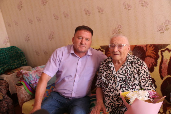 90-летний юбилей отметила ветеран труда, жительница села Ютаза Бурыкина Мария Маркеловна