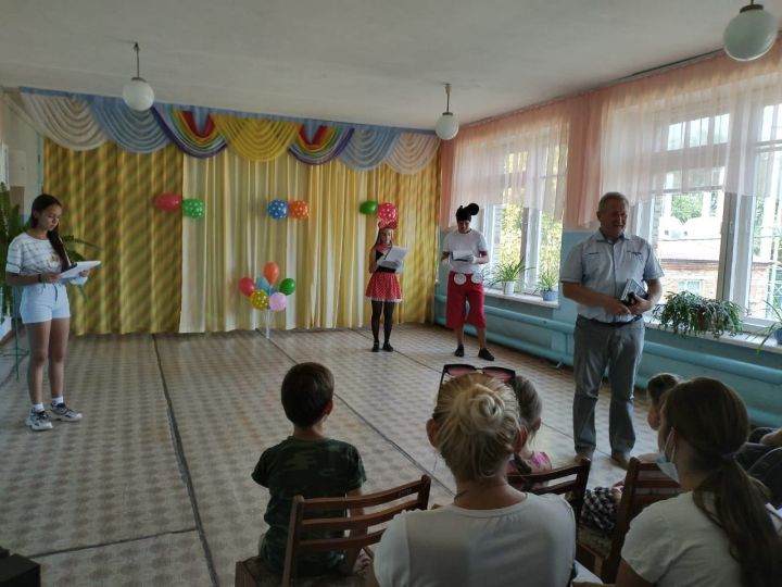 Учащиеся МБОУ "Дым-Тамакская ООШ" получили портфели и канцтовары в рамках акции "Помоги собраться в школу"
