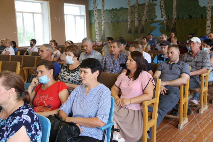 Руководство района и служб жизнеобеспечения встретились с трудовыми коллективами Апсалямовского комбината и общества «ВОЛМА-Абсалямово»