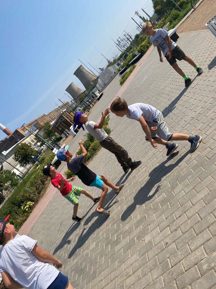Сегодня в Семейном парке работниками Районного Дома Культуры была организована игровая программа «День государственного флага России!»