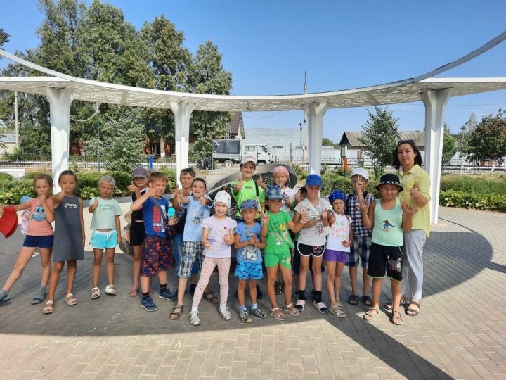 25 августа в Семейном парке работниками Районного дома культуры была организована игровая программа "Прощай, лето!"