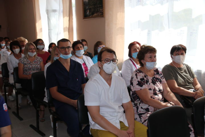 В Уруссинской ЦРБ прошла встреча руководителей отделов и служб с трудовым коллективом больницы