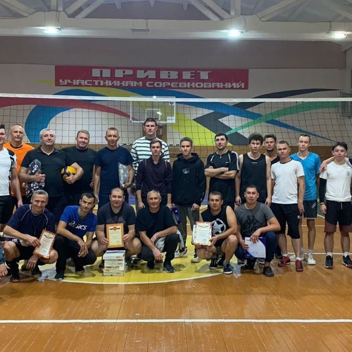 В СШ "Олимп" прошёл турнир по волейболу,  приуроченный к 30-летию Ютазинского района