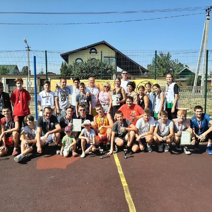 27 августа на территории Уруссинской Средней Общеобразовательной школы 3 прошёл турнир по Стритболу