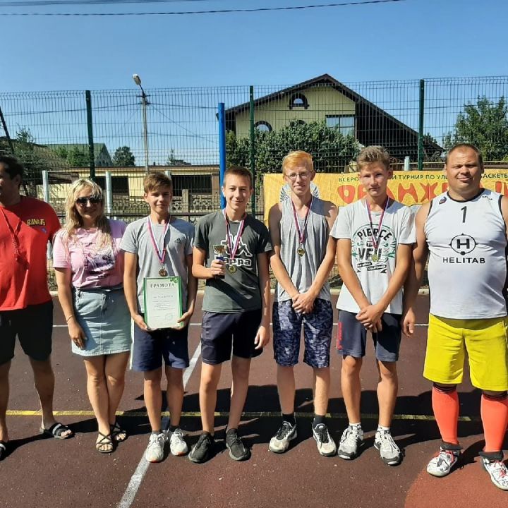 27 августа на территории Уруссинской Средней Общеобразовательной школы 3 прошёл турнир по Стритболу