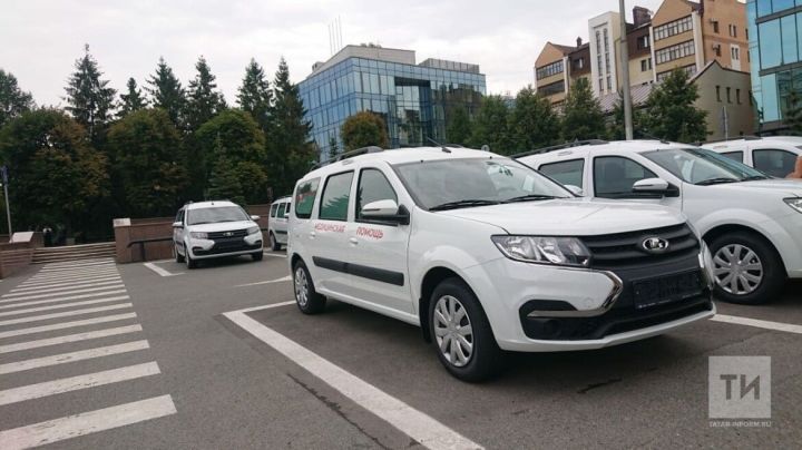 Районным больницам Татарстана 70 новых автомобилей