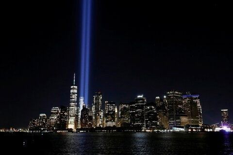 Сегодня в Нью-Йорке почтили память жертв терактов 11 сентября 2001 года
