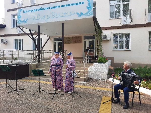 Вокальный ансамбль «Ильхам чишмэлэре»  14 сентября выехали с благотворительным концертом в Центр реабилитации инвалидов «Березка» Бавлинского района