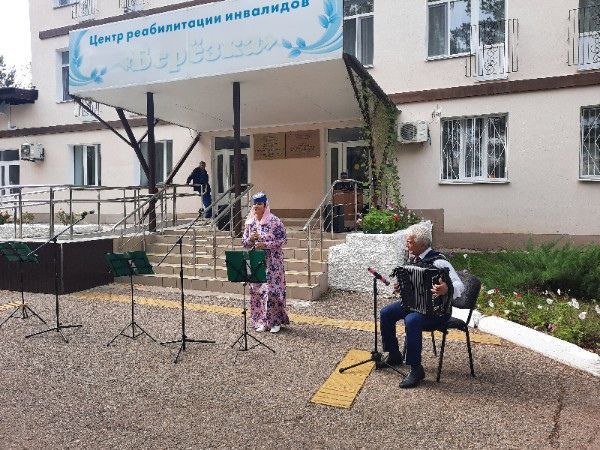 Вокальный ансамбль «Ильхам чишмэлэре»  14 сентября выехали с благотворительным концертом в Центр реабилитации инвалидов «Березка» Бавлинского района