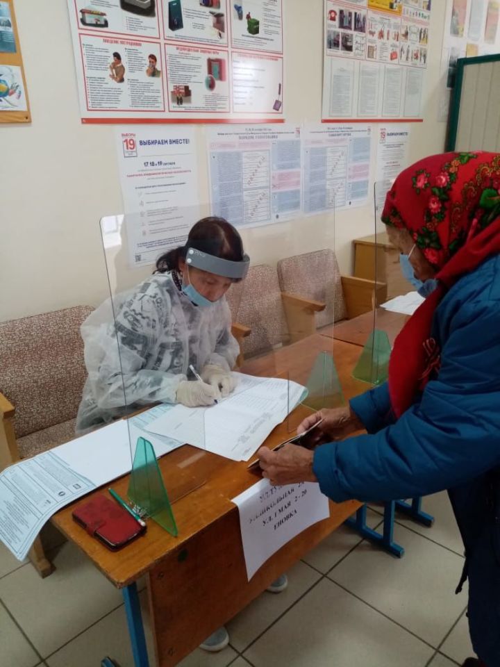 В первый день выборов в Госдуму жители Ютазинского района  голосовали активно