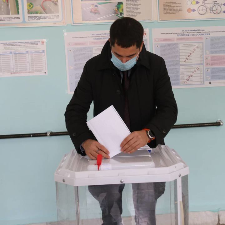 На избирательном участке №2816, расположенном в Уруссинской школе №2,..