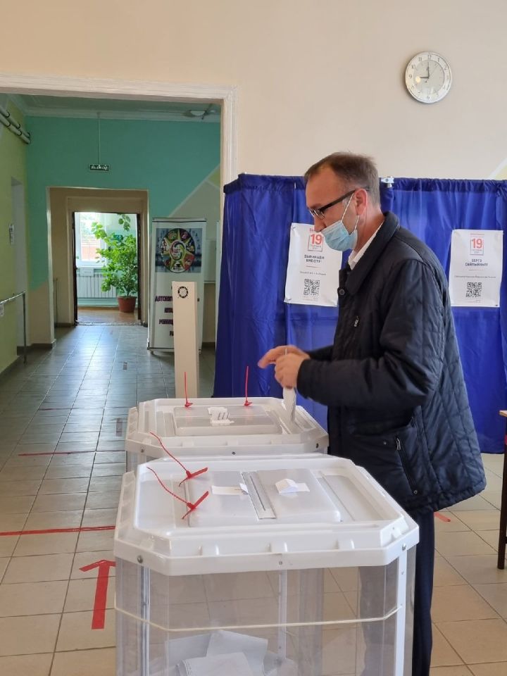 Глава Ютазинского района Аяз Шафигуллин проголосовал на выборах