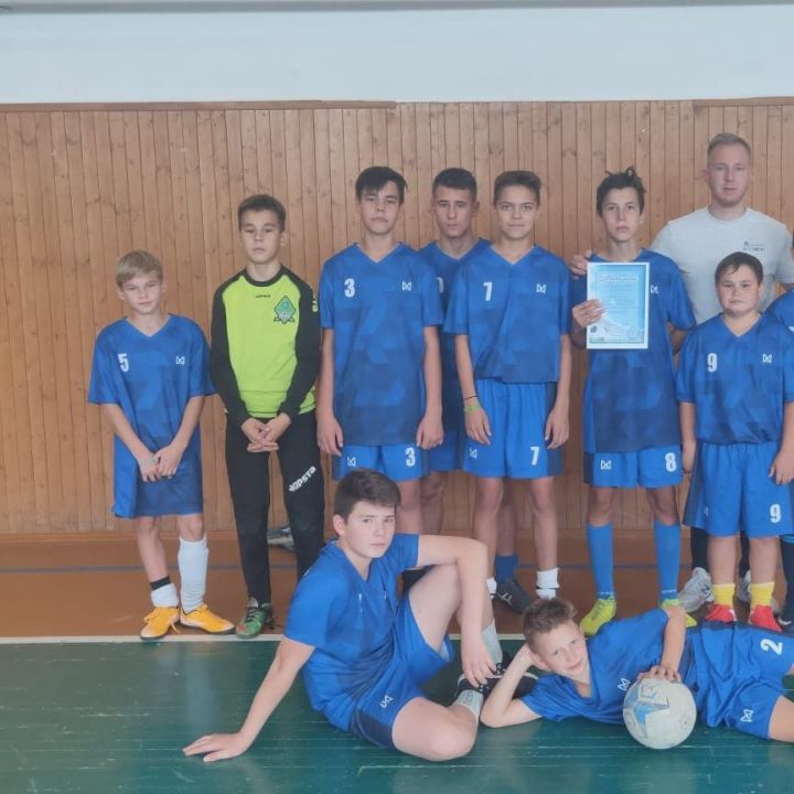 23 сентября в СОК" Олимп" составлялись соревнования среди школ Ютазинского района по мини - футболу