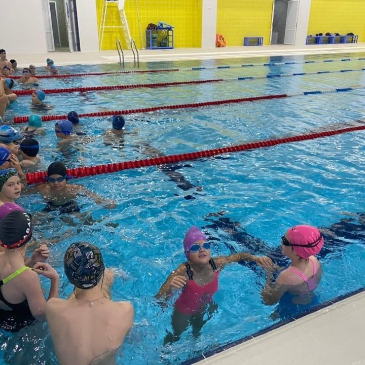 28 детей из Ютазинского района,   занимающиеся в секции плавания, посетили город Альметьевск