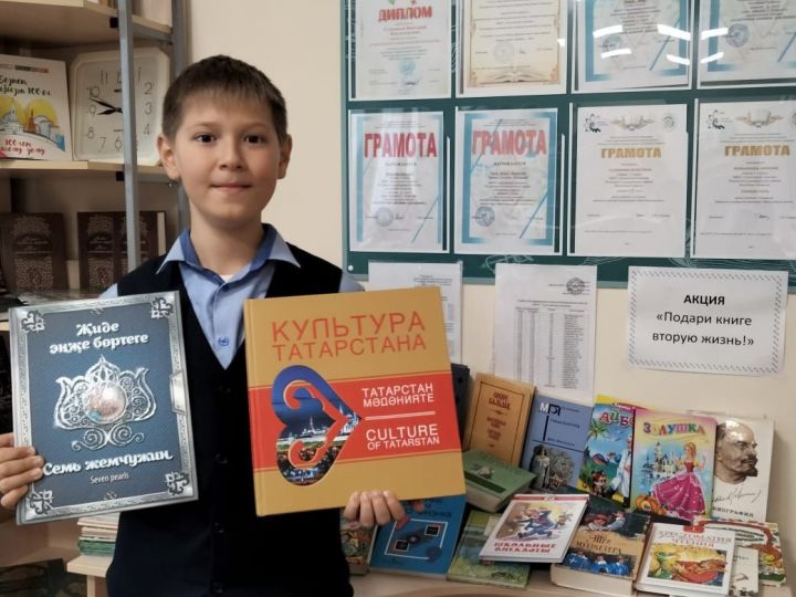 В МБОУ "Уруссинская гимназия" в библиотеке, идёт акция "Подари книге вторую жизнь".