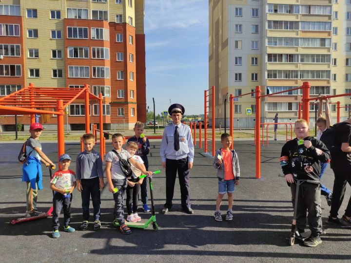 Во дворах микрорайонов в Татарстане автоинспекторы провели&nbsp;инструктажи по велобезопасности
