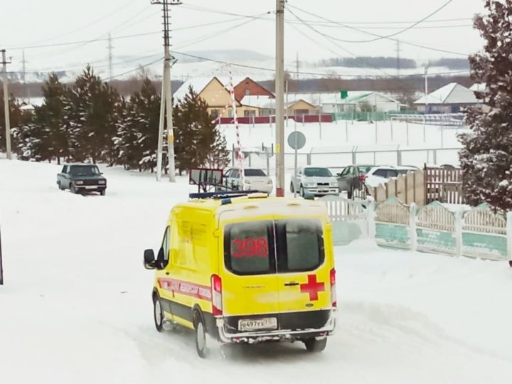 За новогодние каникулы служба скорой медицинской помощи Уруссинской ЦРБ выезжала на вызовы 160 раз.