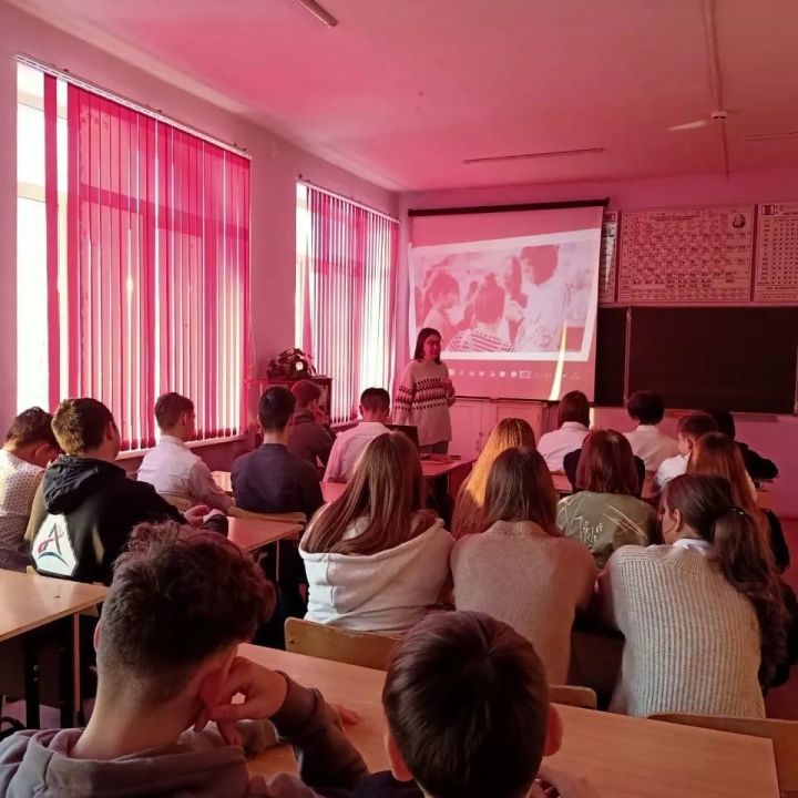 В Уруссинской СОШ3 состоялась "Классная встреча" старшеклассников с Каслановой Кристиной