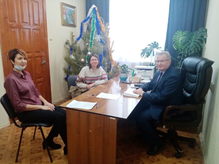 Сегодня в Отделе образования состоялась встреча с одним из активных общественных деятелей Каслановой Кристиной
