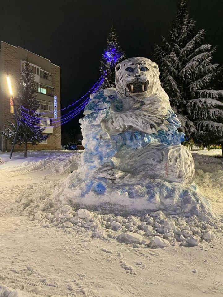 В соседнем районе появилась одна из самых крупных снежных фигур барса в Татарстане