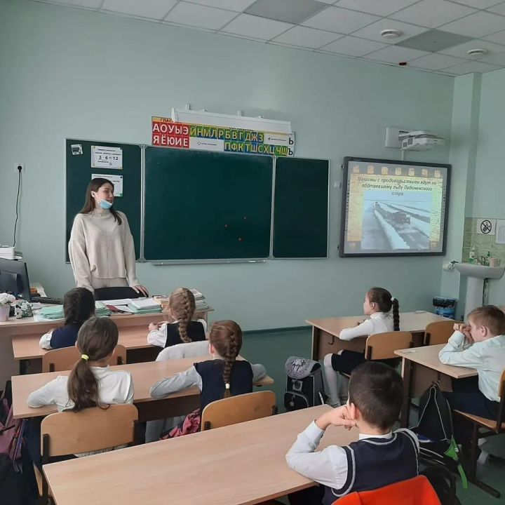 В 3б классе Уруссинской гимназии проведён классный час на тему "Цена хлеба"