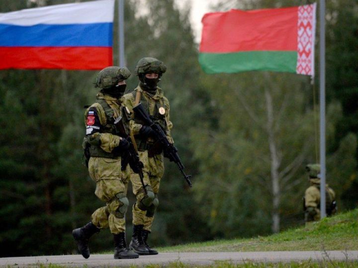 Президенты Беларуси и России договорились о развертывании совместной региональной группировки войск