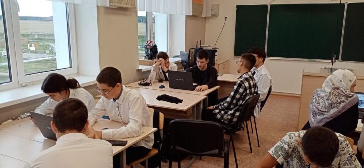 На базе Уруссинской гимназии проходил конкурс «Tatar Hack»