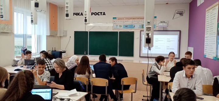 На базе Уруссинской гимназии проходил конкурс «Tatar Hack»