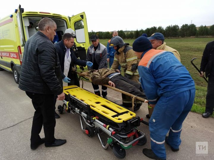 В Татарстане автомобиль вылетел с трассы, водитель получил серьезные травмы