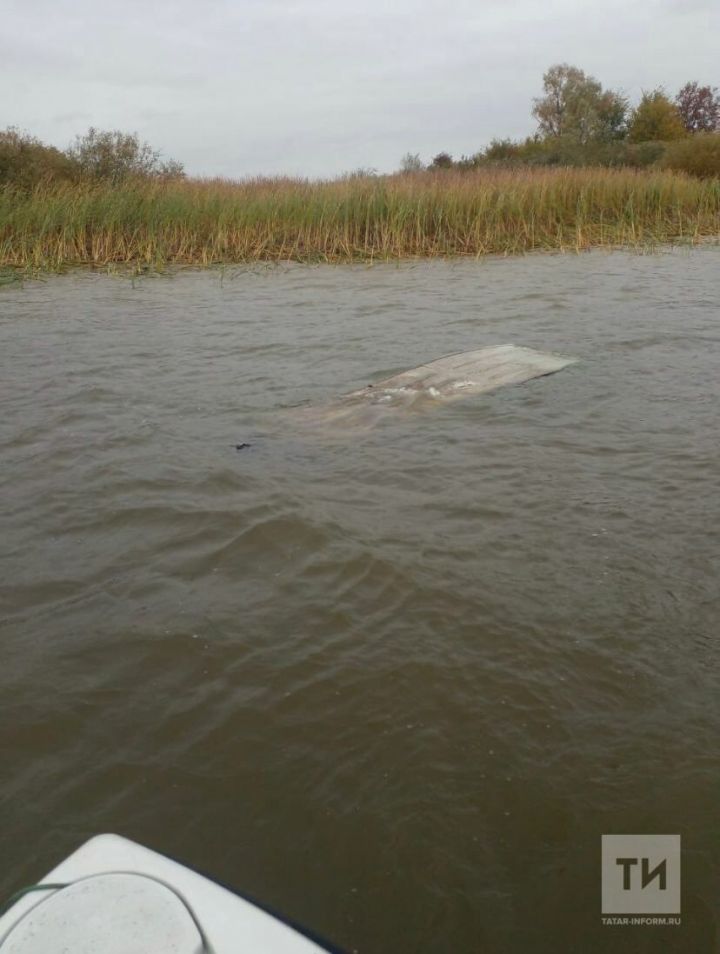 В Татарстане лодка рыбаков перевернулась на реке, 2 человека утонули