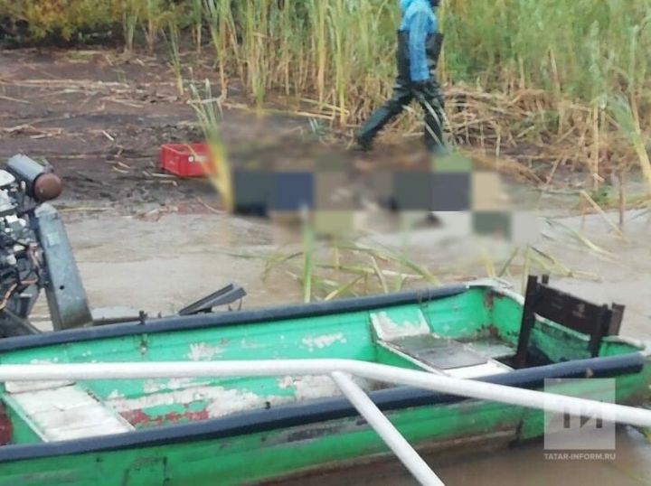 В Татарстане лодка рыбаков перевернулась на реке, 2 человека утонули