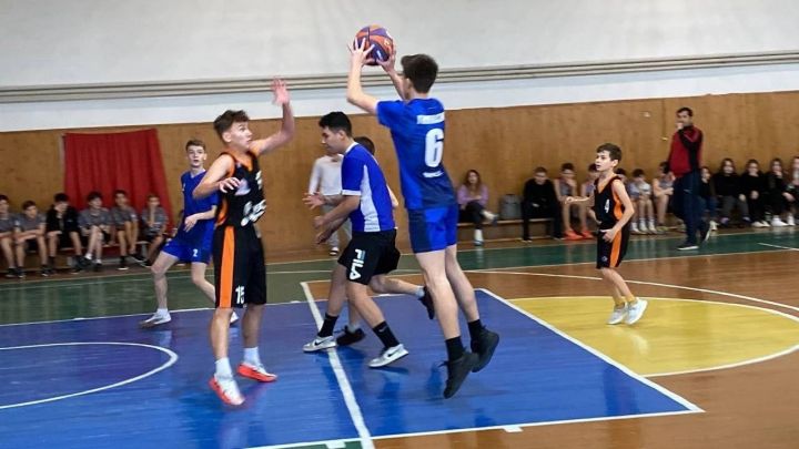 В «Олимпе» был проведен муниципальный этап чемпионата школьной баскетбольной лиги «КЭС-БАСКЕТ»