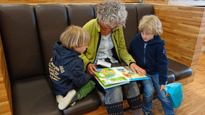 В Челнах каждая 4 бабушка не помогает с воспитанием внуков