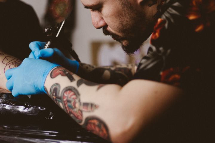 В РТ осужденный мужчина был  оштрафован за демонстрацию татуировки с символикой экстремистской организации