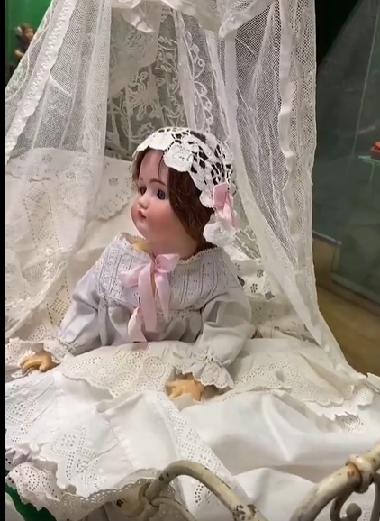 В Центре «Эрмитаж-Казань» открылась новогодняя выставка «Золотой век кукол»