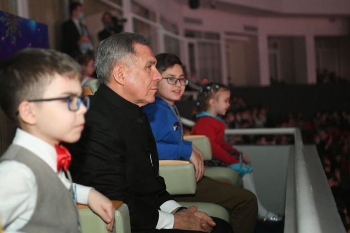Рустам Минниханов подписал закон о новой мере поддержки детей-сирот