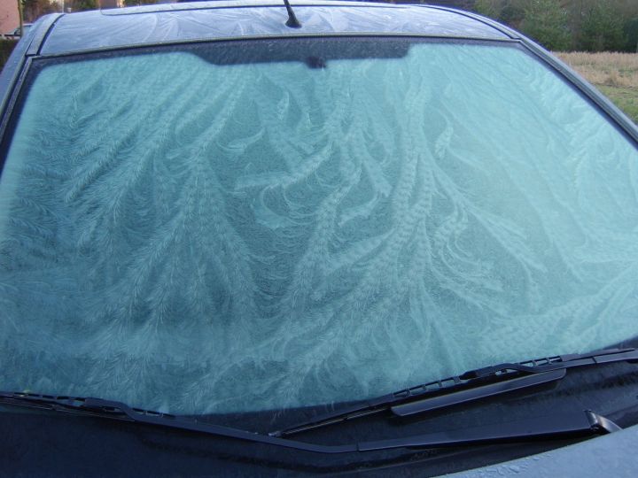 Что необходимо делать, чтобы окна вашего автомобиля не замерзали?